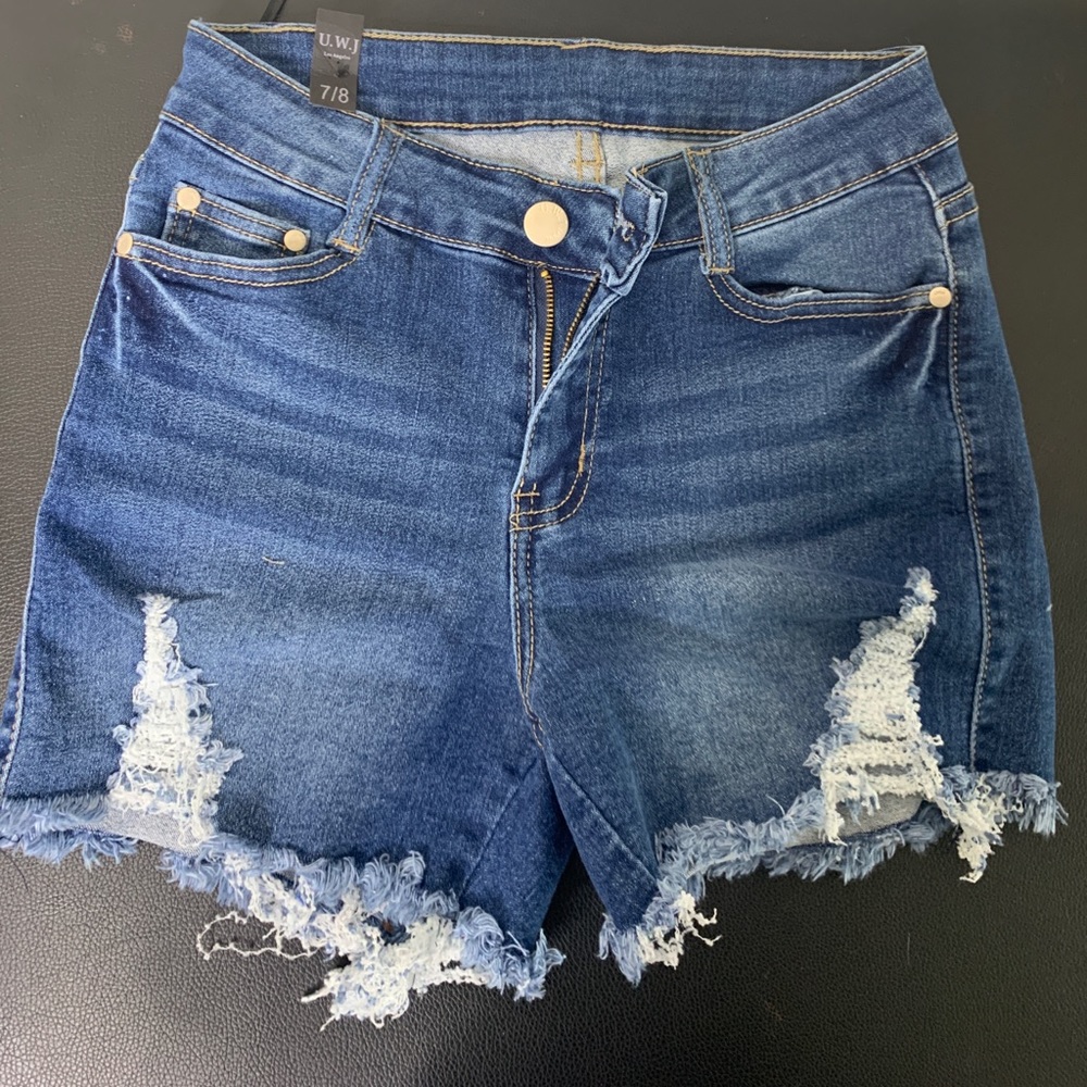 Shorts - Picture 2 of 3